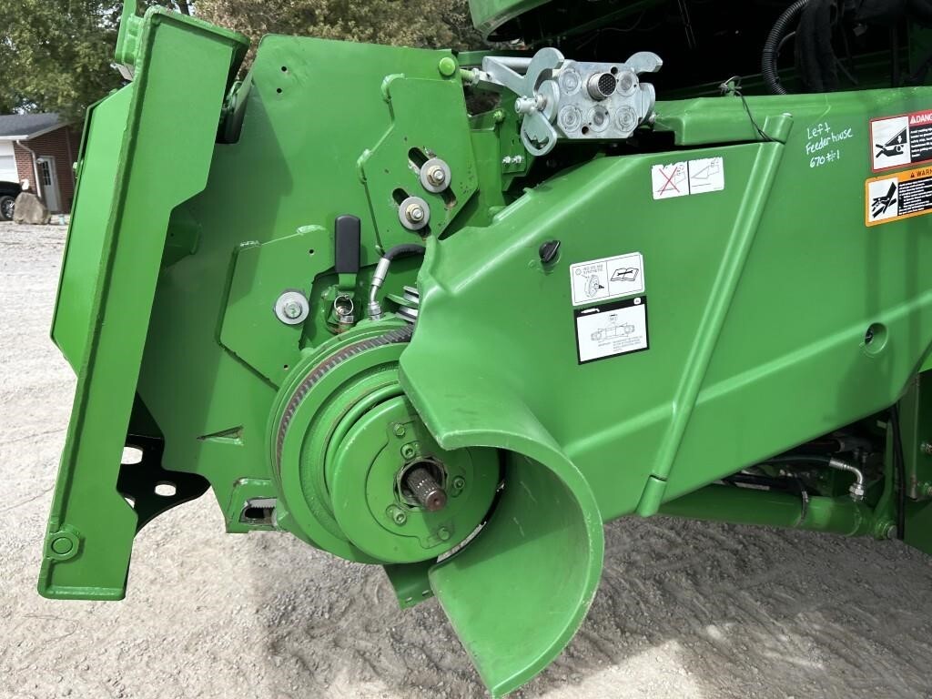 2016 John Deere S670 Combine
