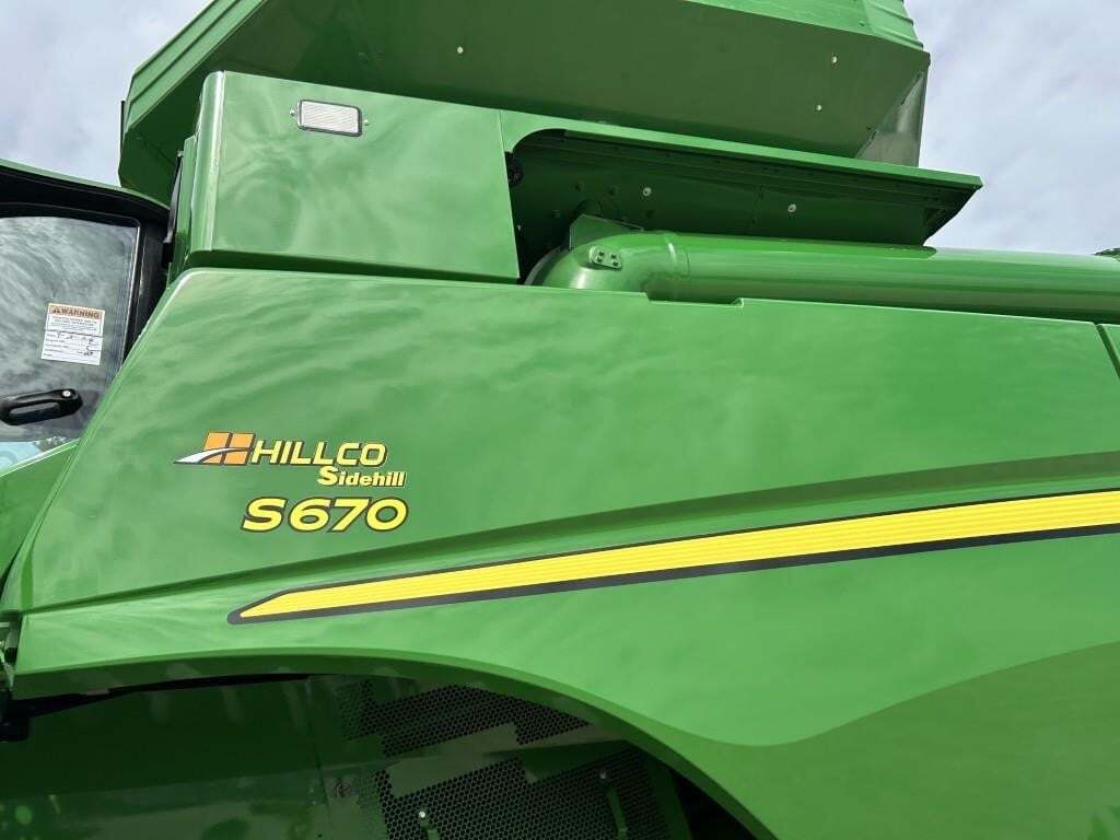 2016 John Deere S670 Combine