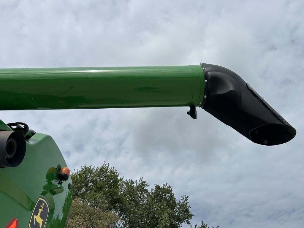 2016 John Deere S670 Combine