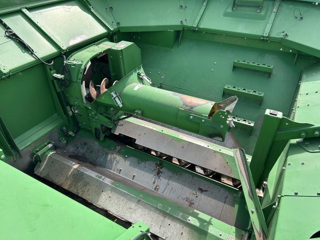 2016 John Deere S670 Combine