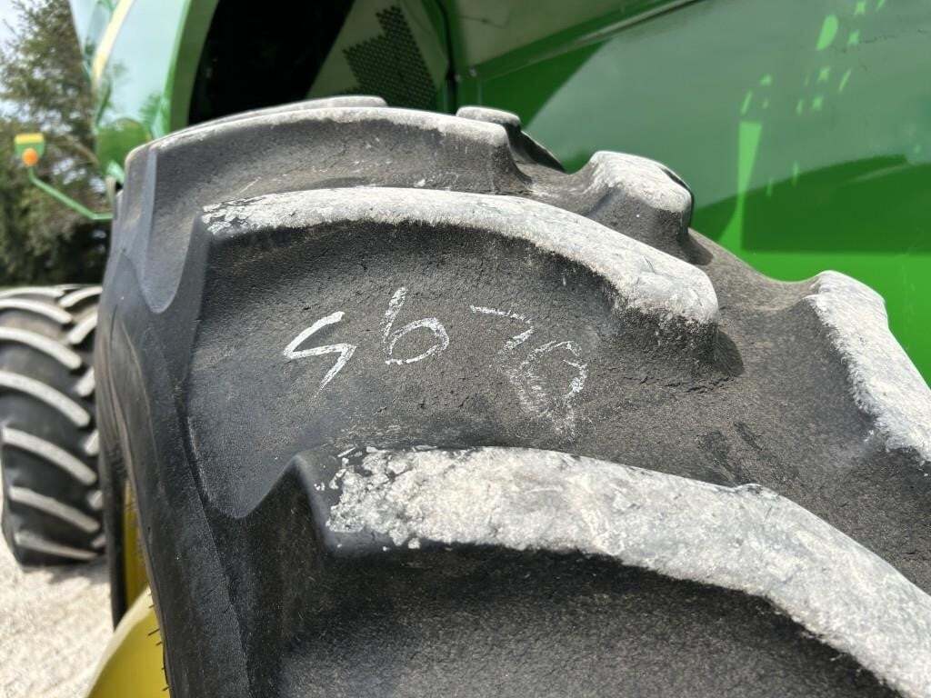 2016 John Deere S670 Combine