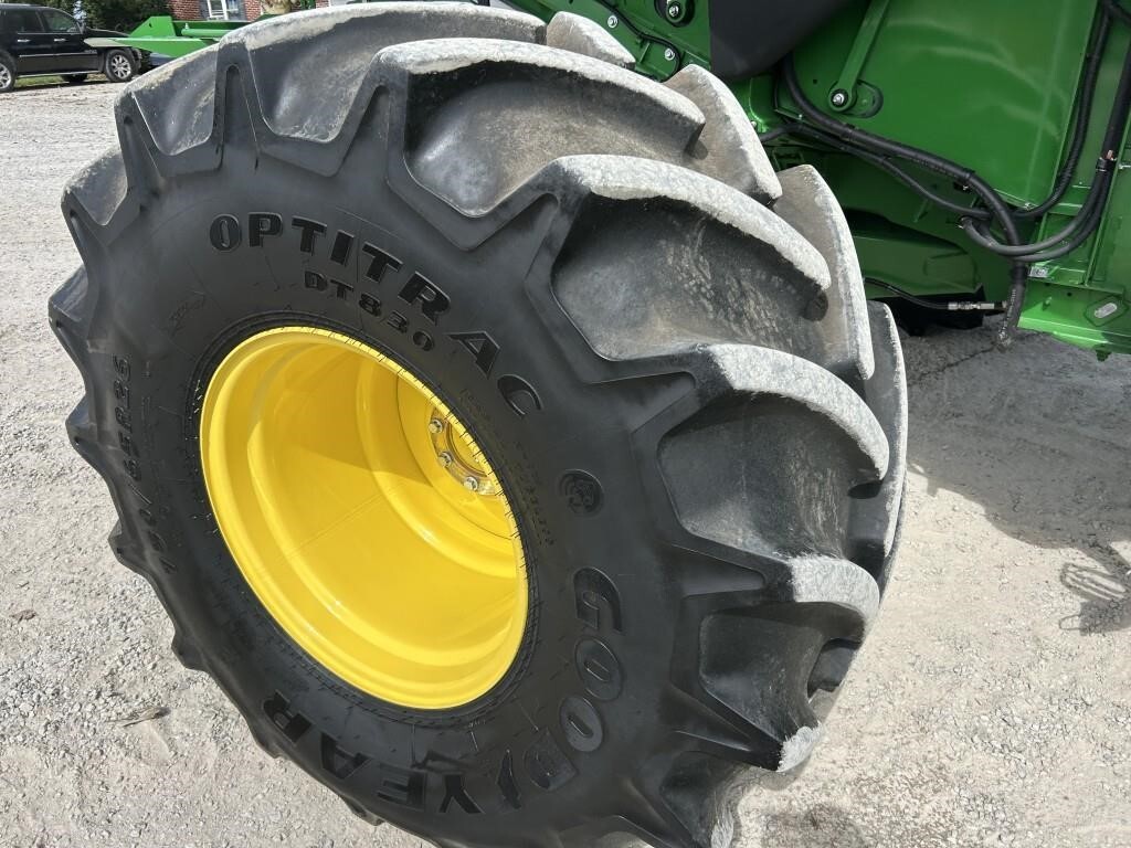 2016 John Deere S670 Combine
