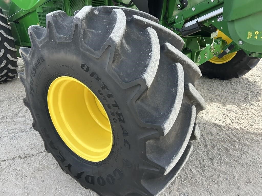 2016 John Deere S670 Combine