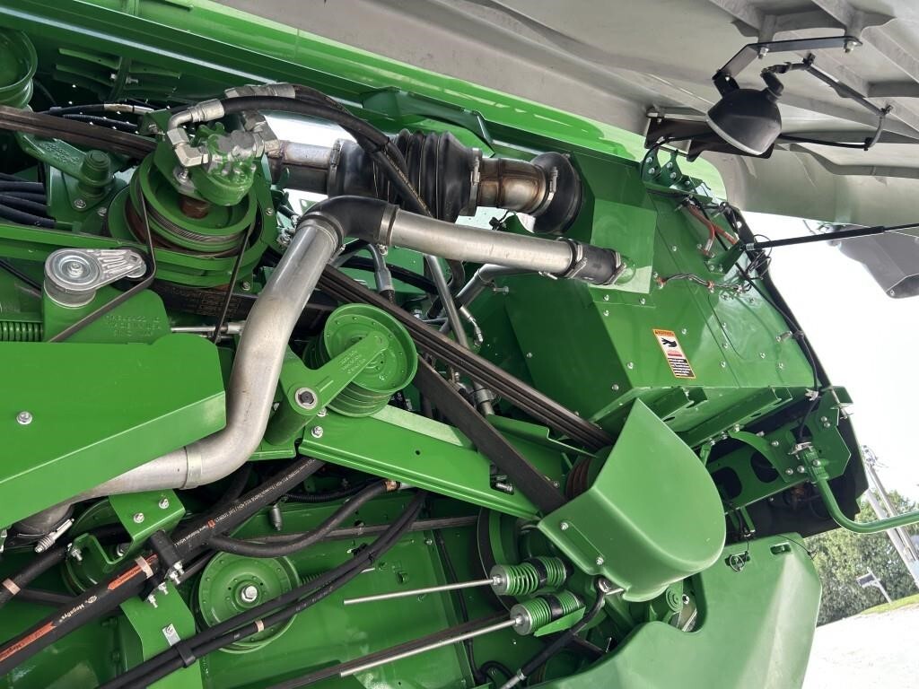 2016 John Deere S670 Combine