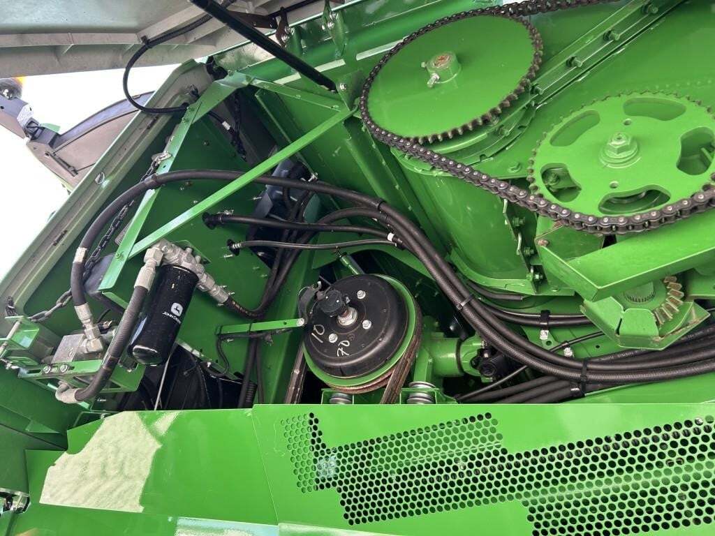 2016 John Deere S670 Combine