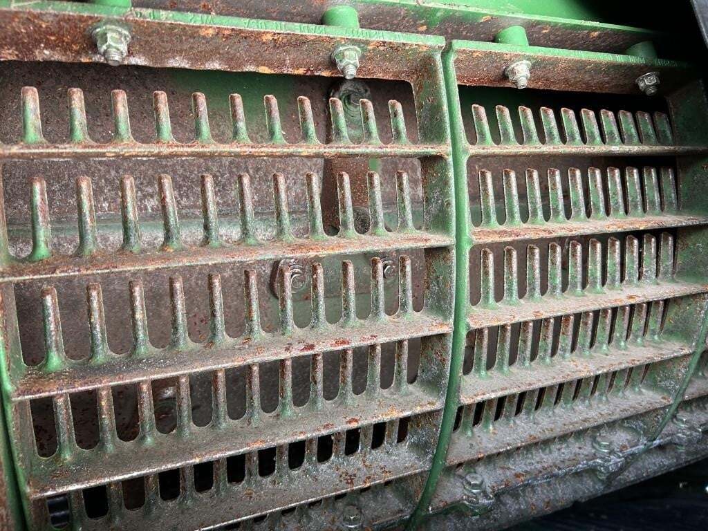 2016 John Deere S670 Combine