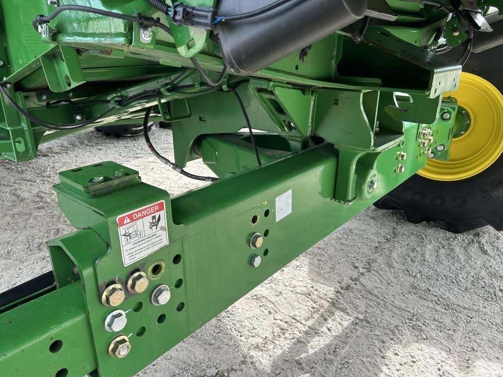2016 John Deere S670 Combine