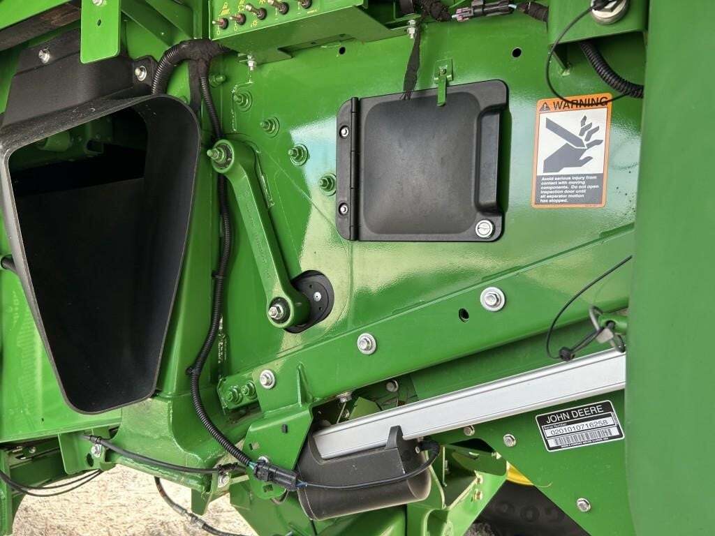 2016 John Deere S670 Combine