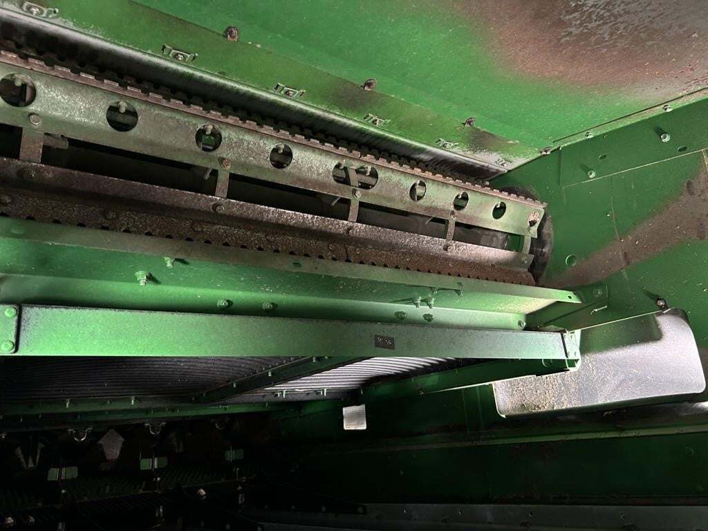 2016 John Deere S670 Combine