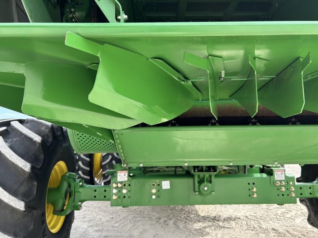 2016 John Deere S670 Combine