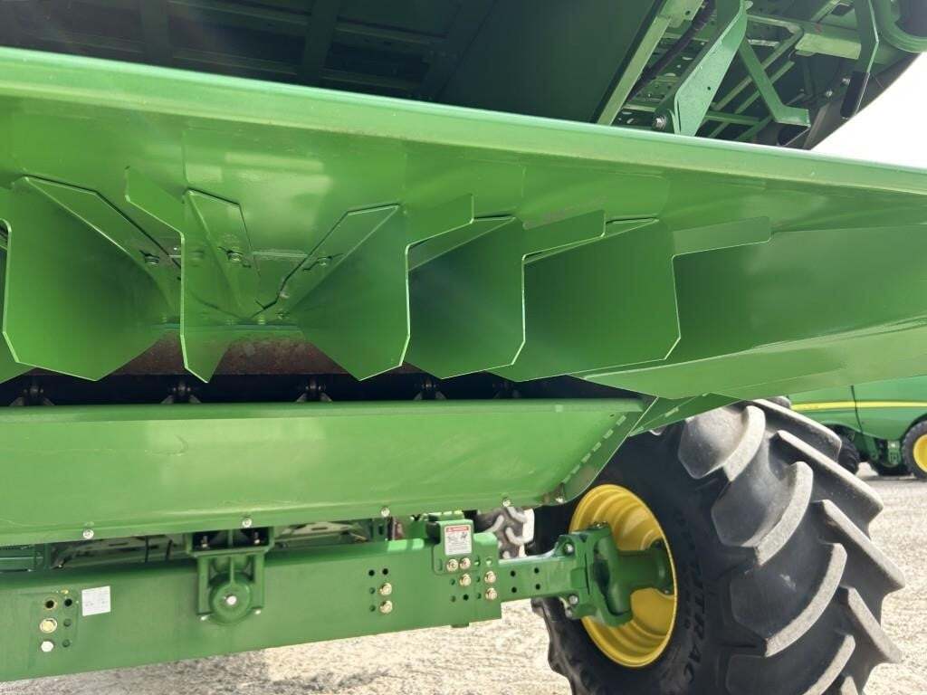 2016 John Deere S670 Combine