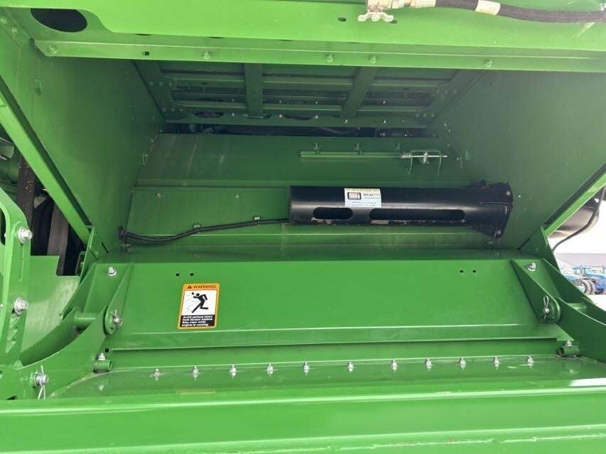 2016 John Deere S670 Combine