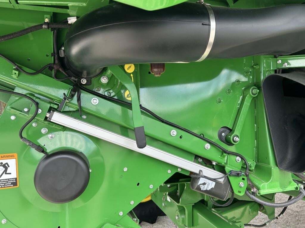 2016 John Deere S670 Combine