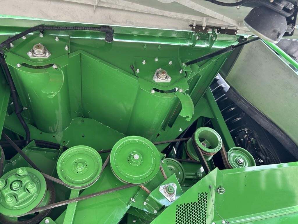 2016 John Deere S670 Combine