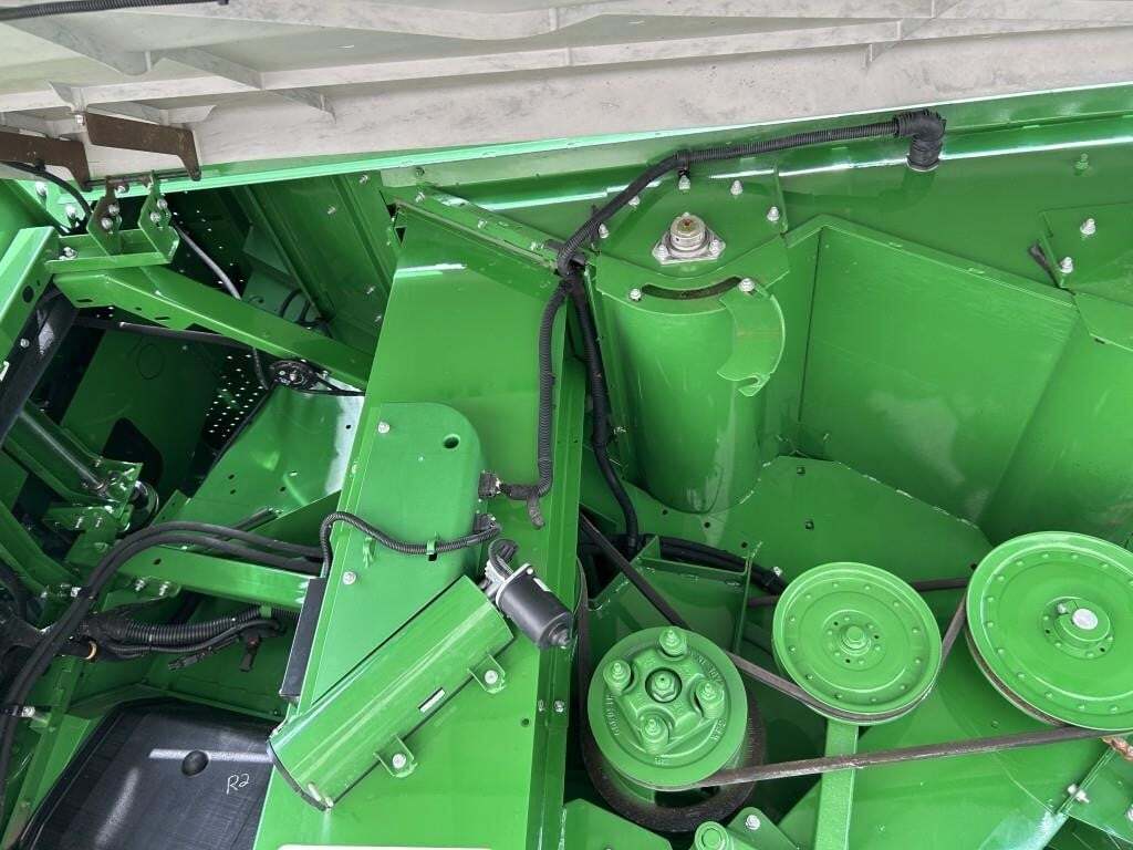2016 John Deere S670 Combine