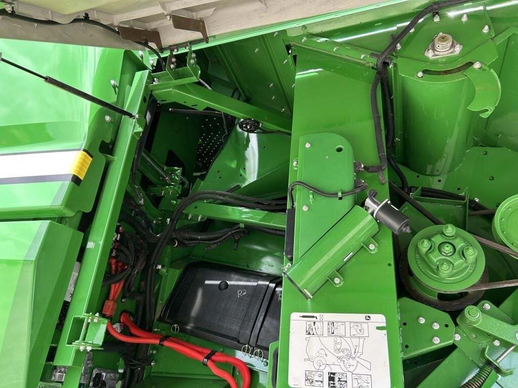 2016 John Deere S670 Combine