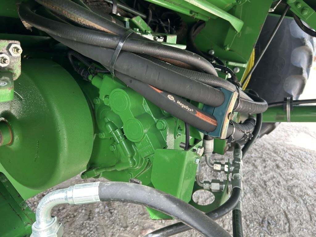 2016 John Deere S670 Combine