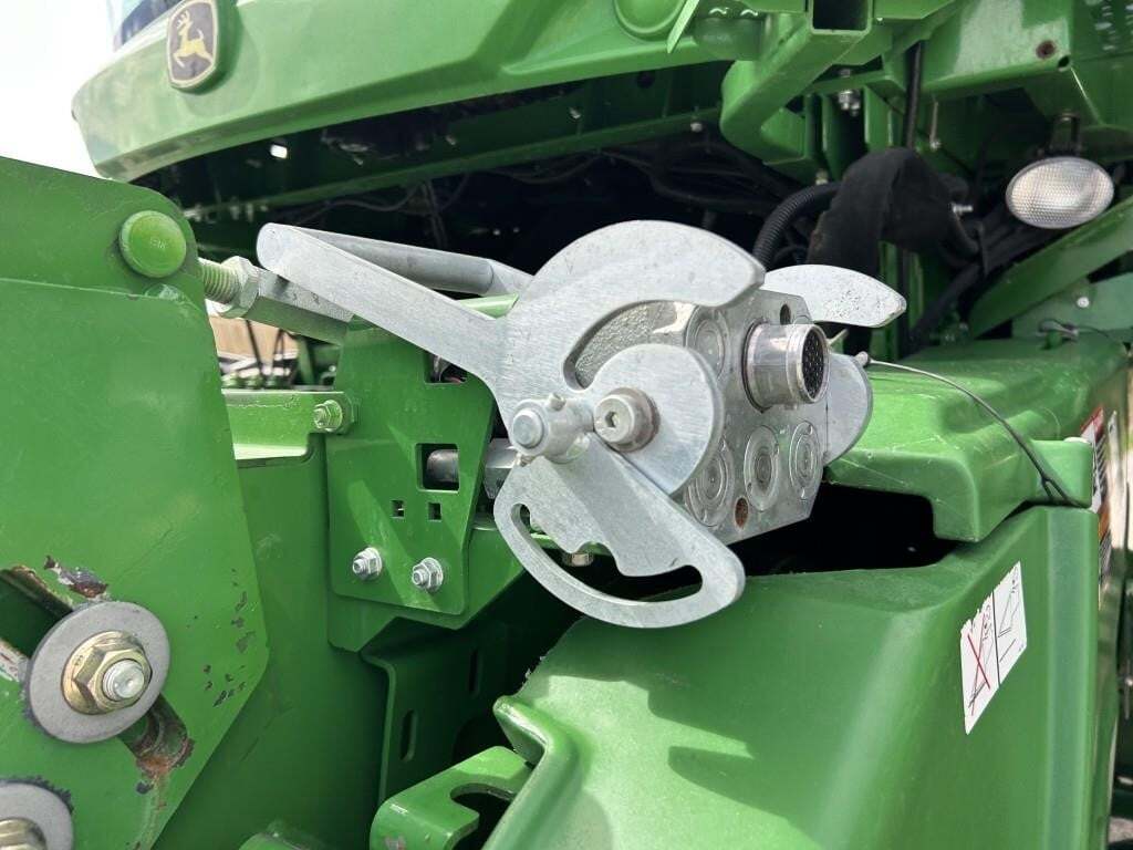 2016 John Deere S670 Combine