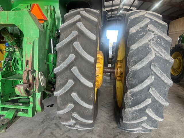 2014 John Deere 8370R Tractor