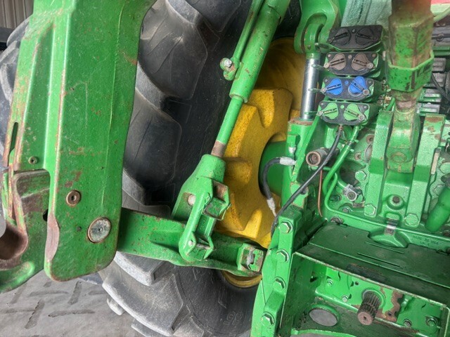 2014 John Deere 8370R Tractor