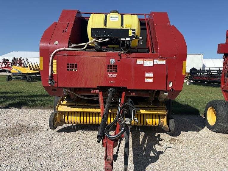 2011 New Holland BR7090 Round Baler