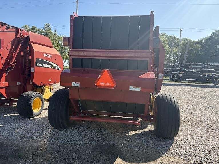 2011 New Holland BR7090 Round Baler