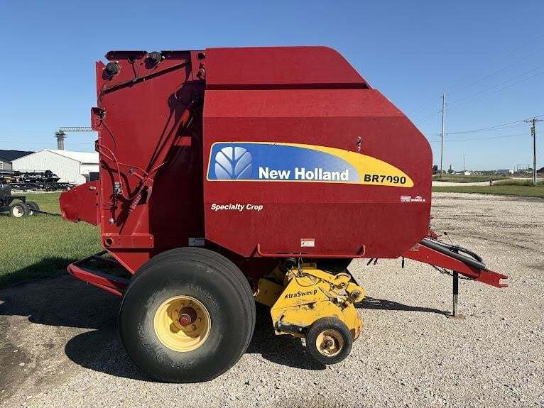 2011 New Holland BR7090 Round Baler