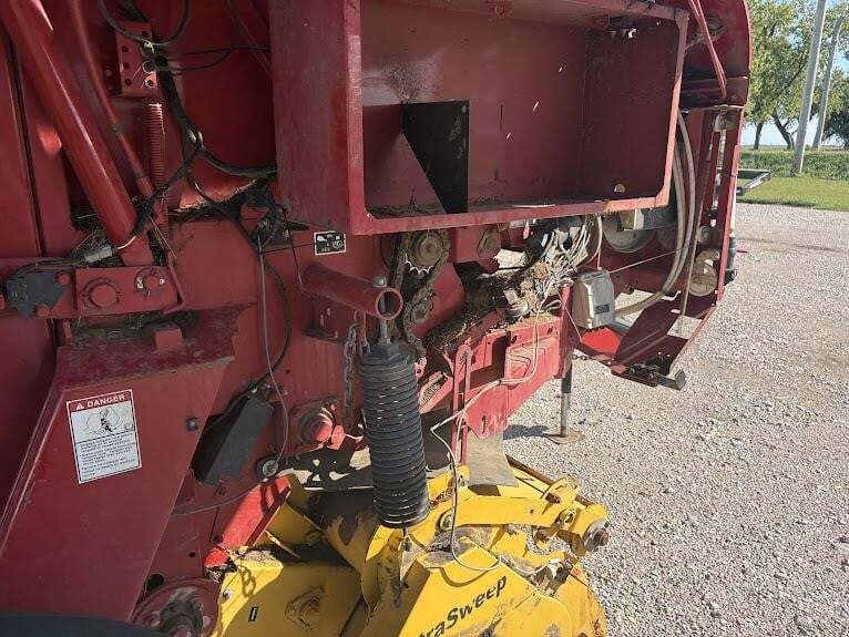 2011 New Holland BR7090 Round Baler