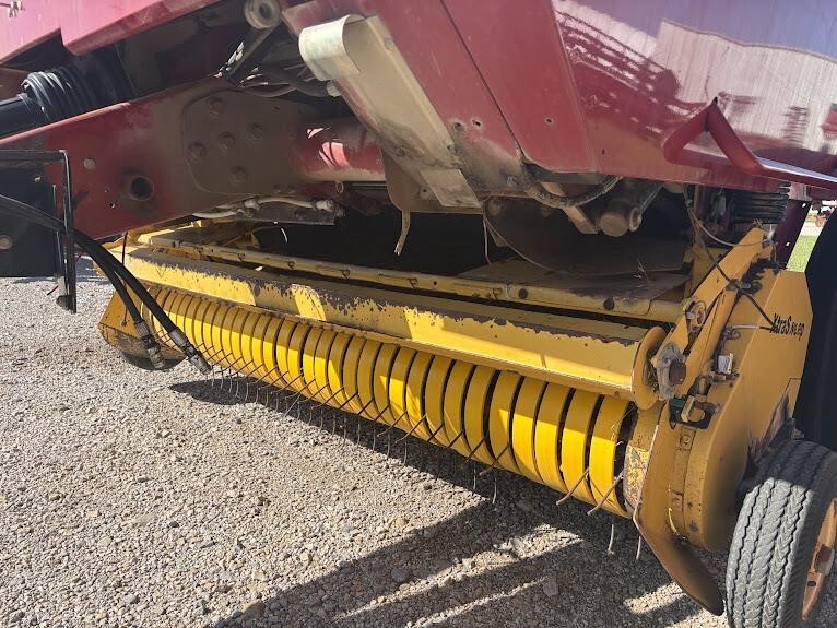 2011 New Holland BR7090 Round Baler