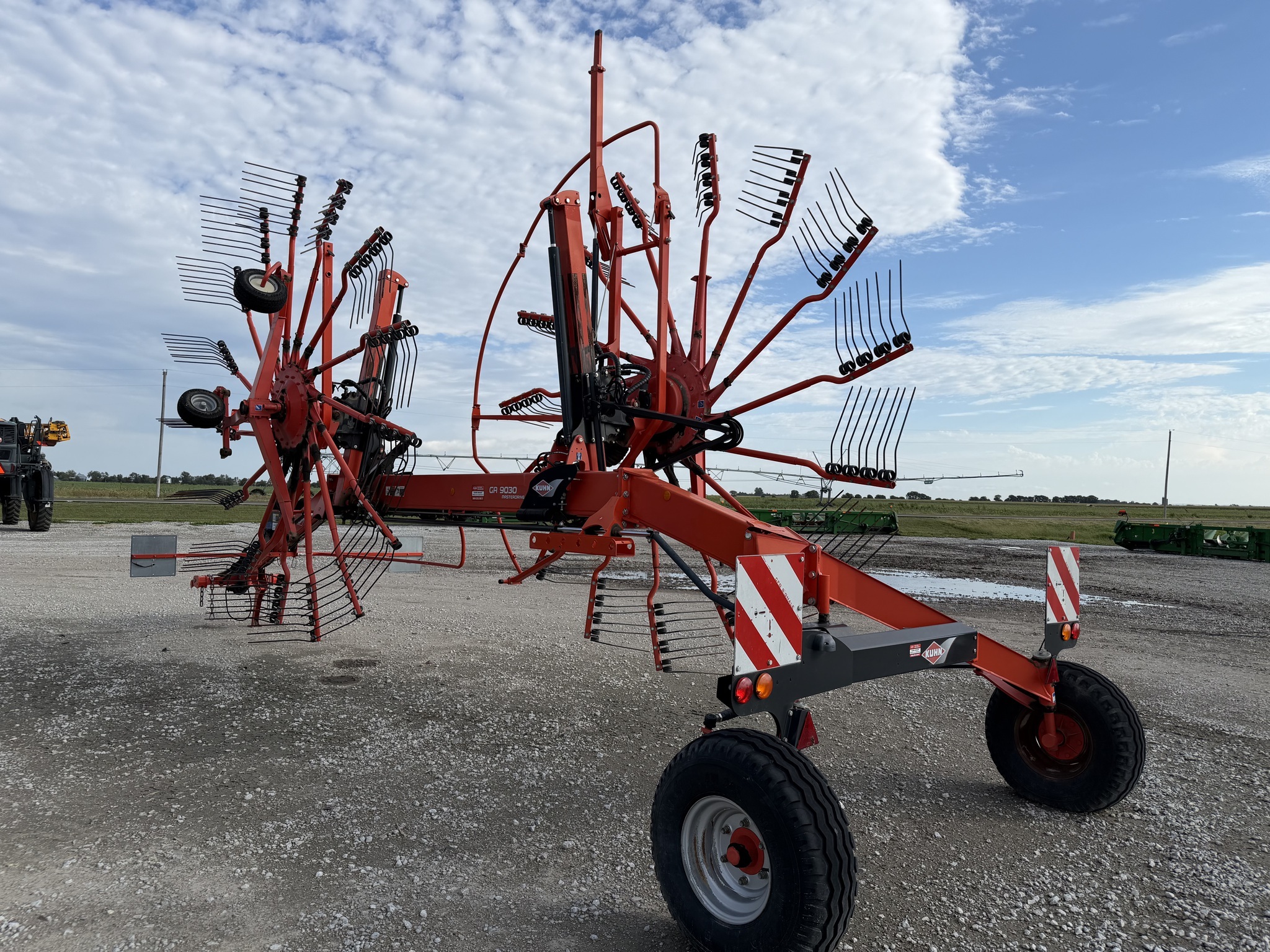 2017 Kuhn GA9030 Rake