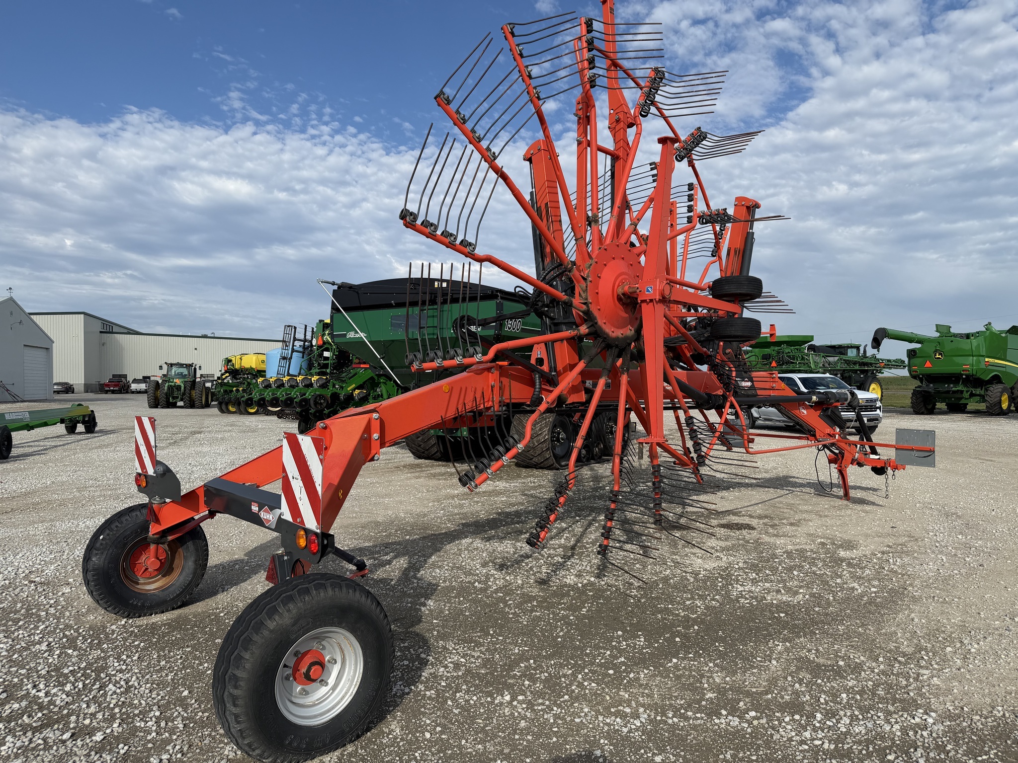 2017 Kuhn GA9030 Rake