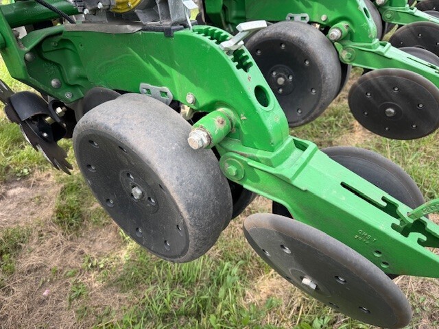 2012 John Deere DB60 Planter