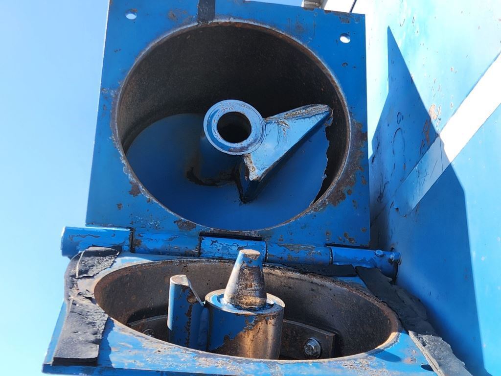  Kinze 1040 Grain Cart