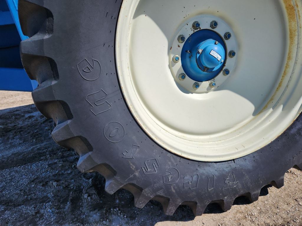  Kinze 1040 Grain Cart