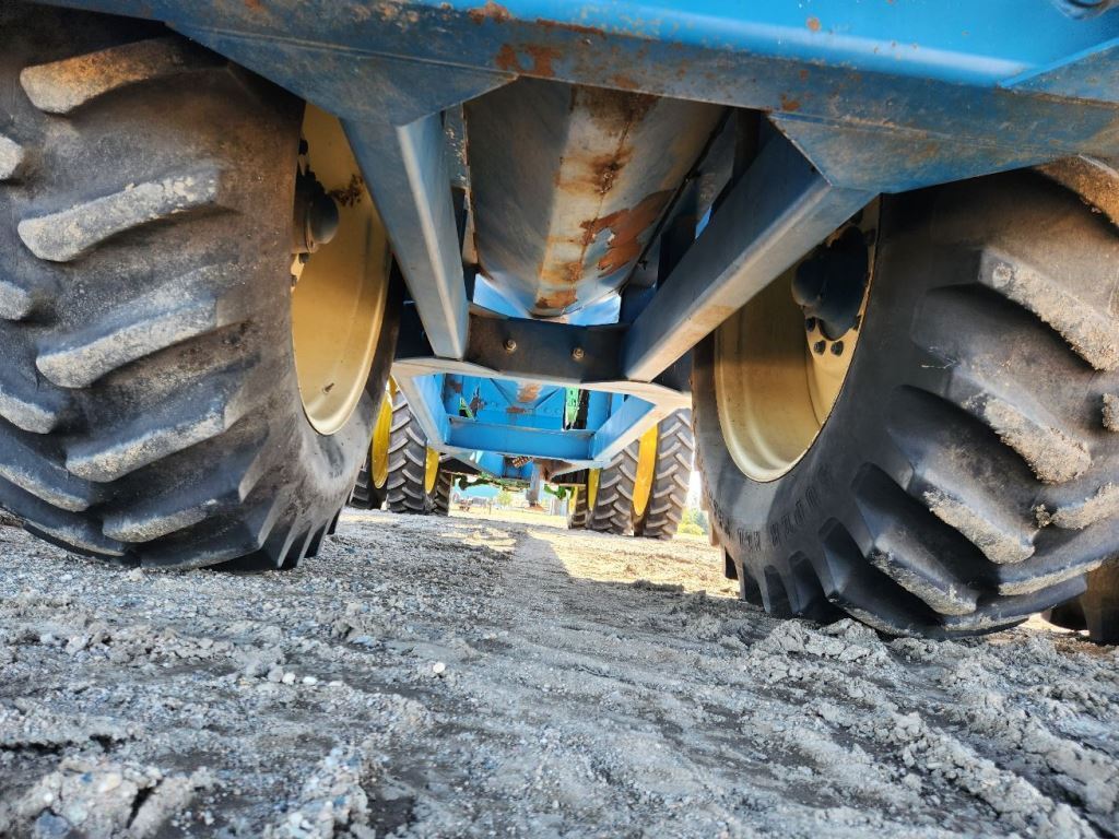  Kinze 1040 Grain Cart