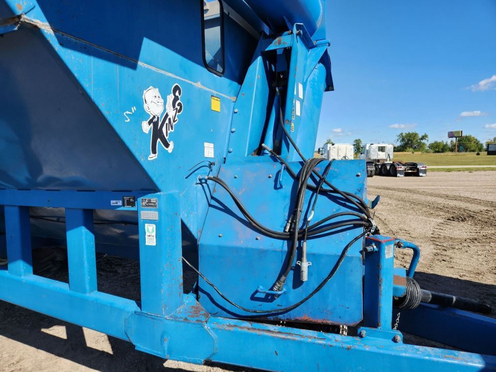  Kinze 1040 Grain Cart