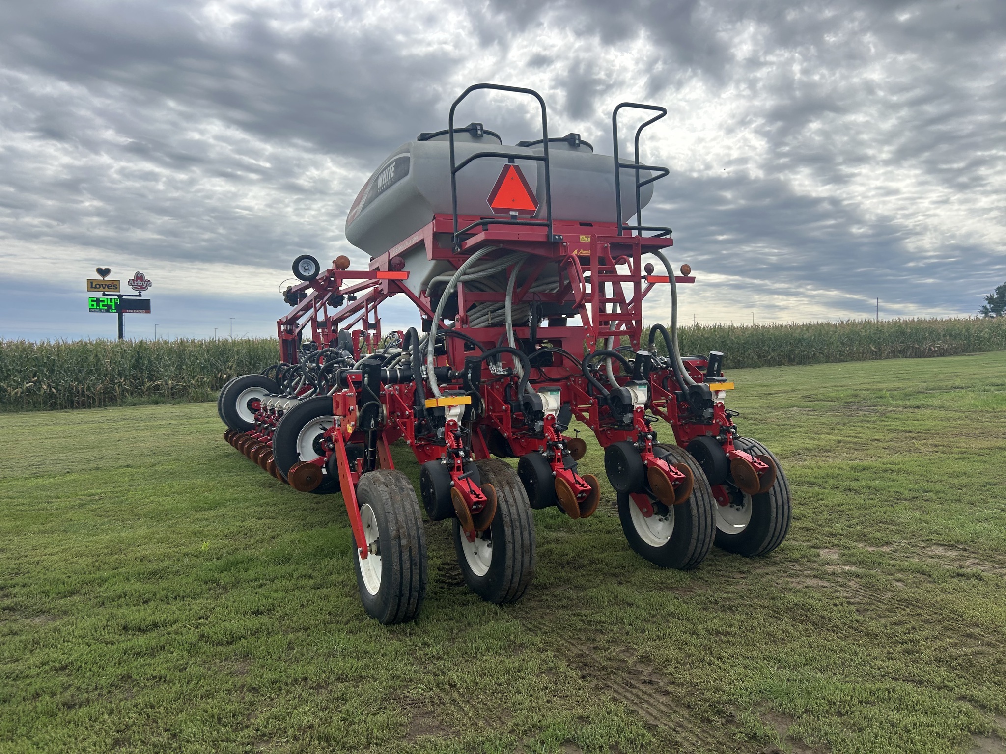 2021 AGCO White 9824VE Planter