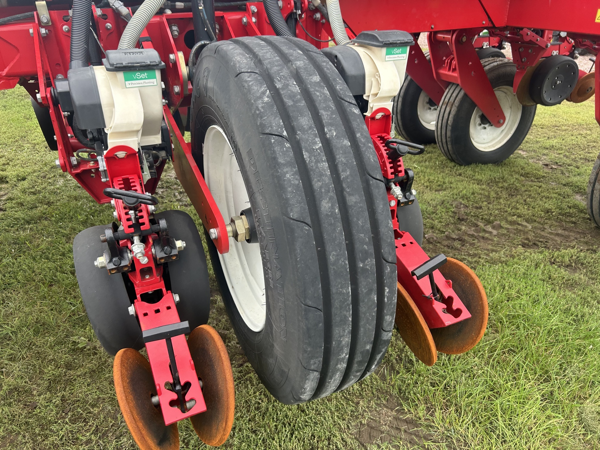2021 AGCO White 9824VE Planter