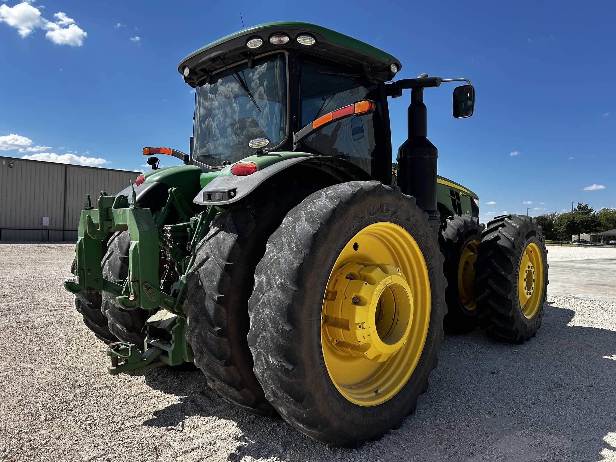 2016 John Deere 8370R Tractor