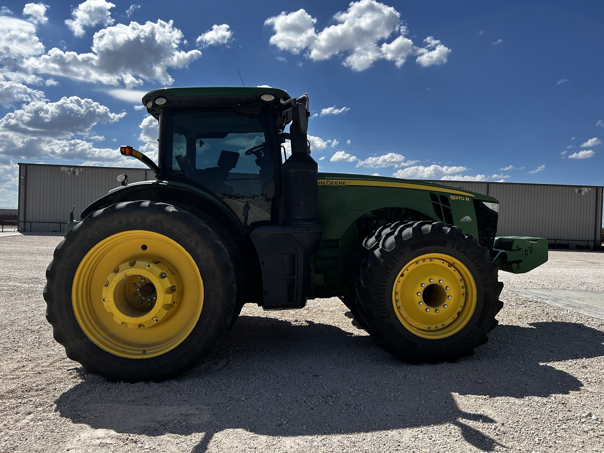 2016 John Deere 8370R Tractor