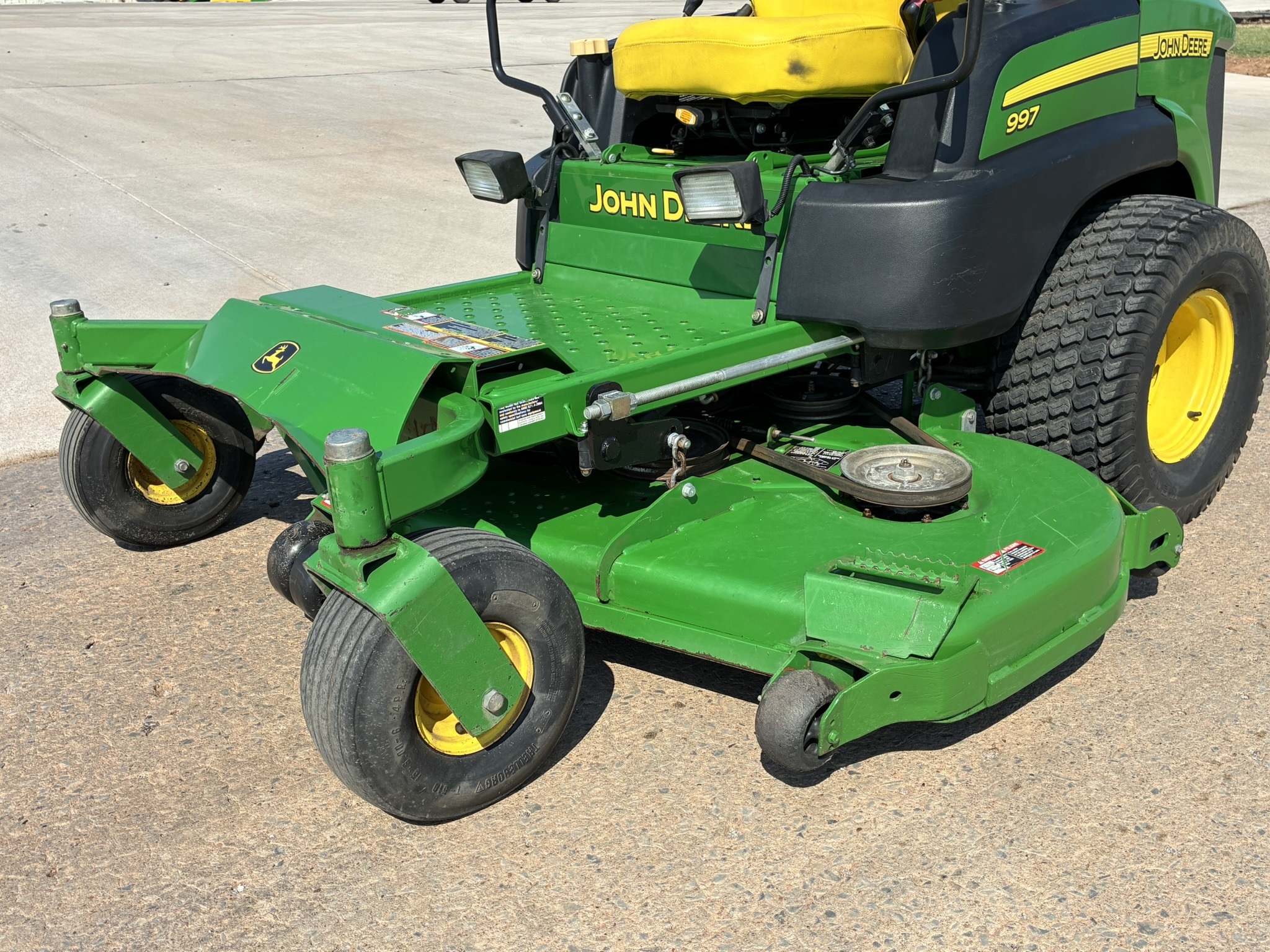 2012 John Deere 997 Lawn Mower