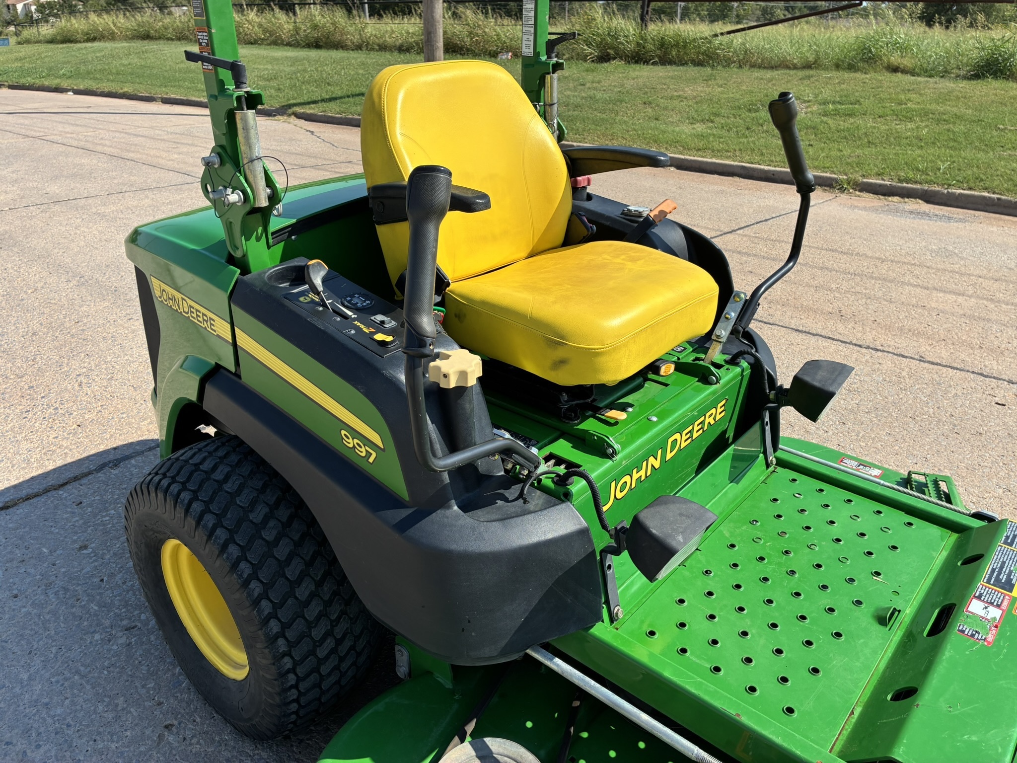 2012 John Deere 997 Lawn Mower