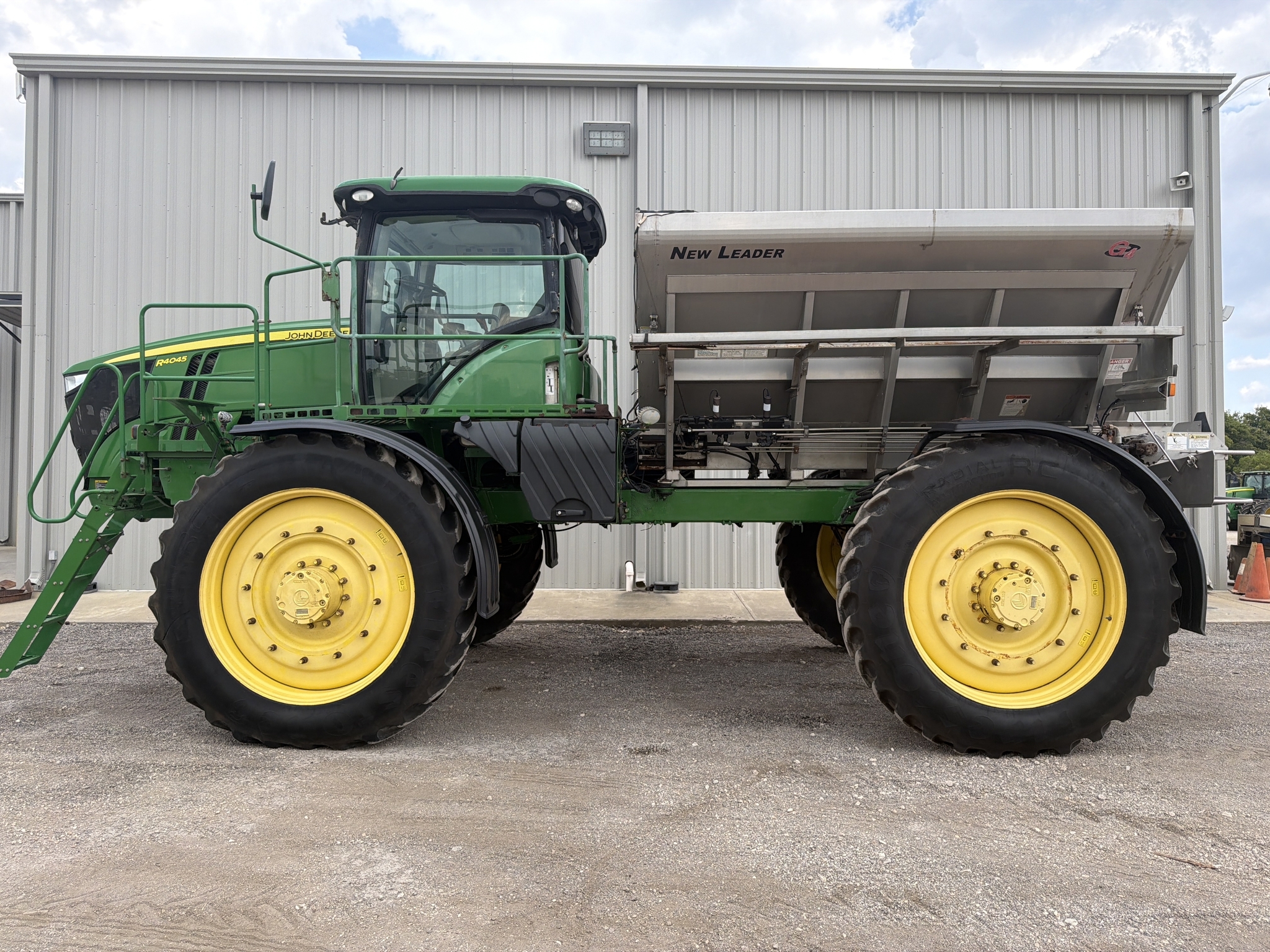 2017 John Deere R4045 Self-Propelled Sprayer