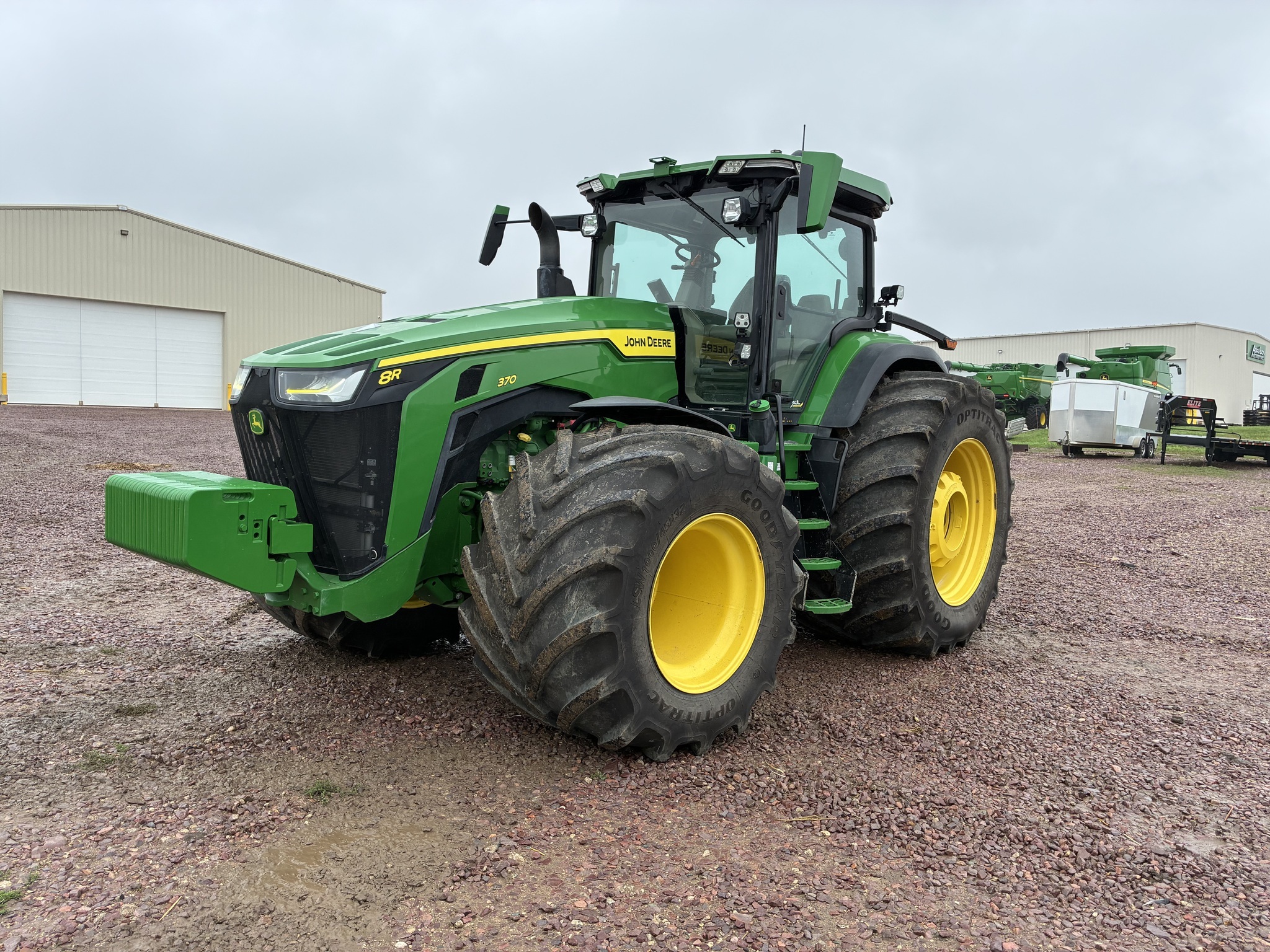 2022 John Deere 8R 370 Tractor