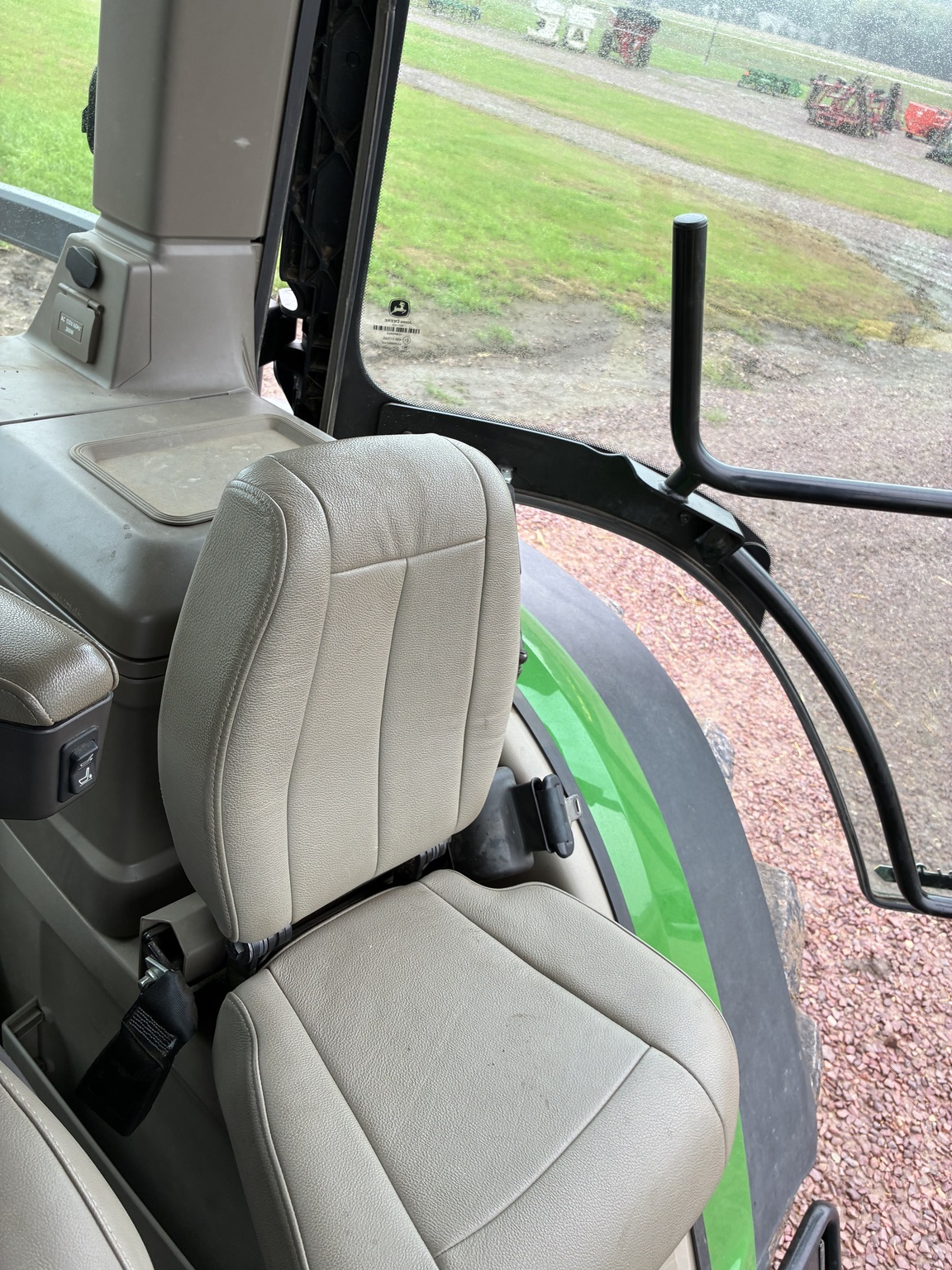 2022 John Deere 8R 370 Tractor