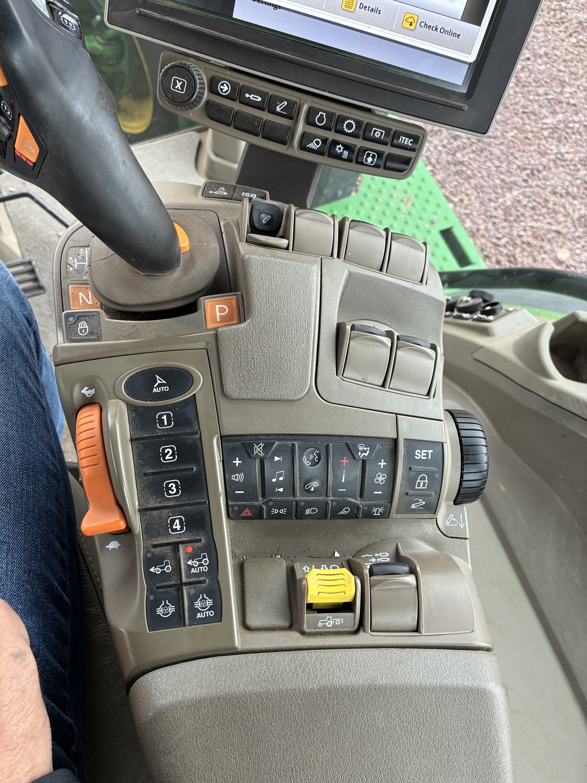 2022 John Deere 8R 370 Tractor