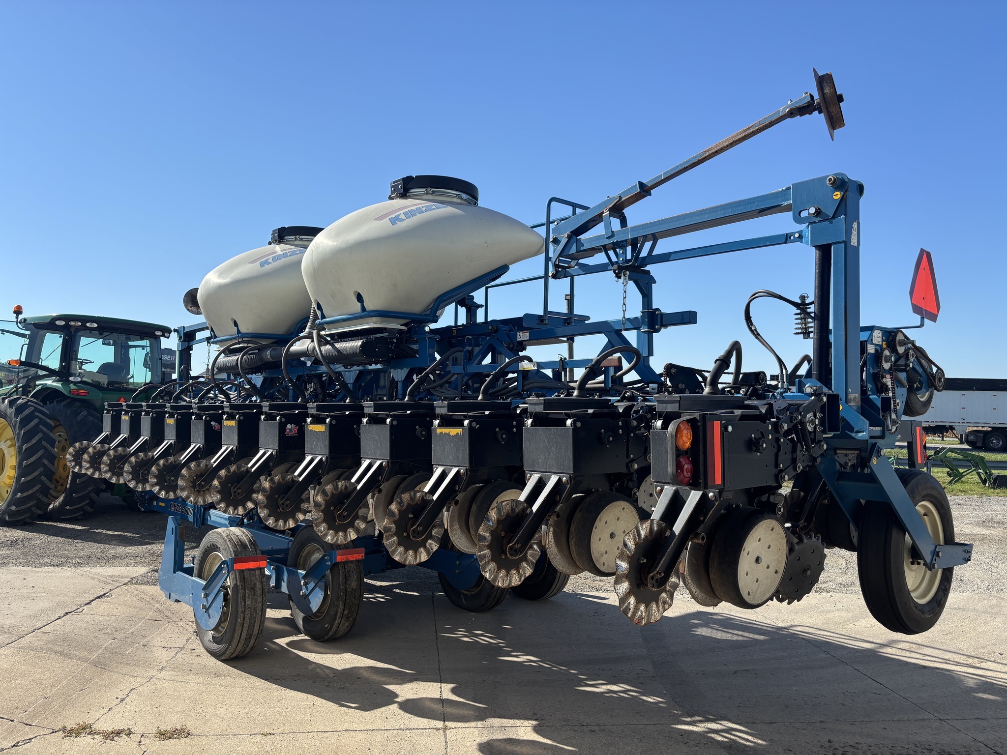2012 Kinze 3600 ASD Planter