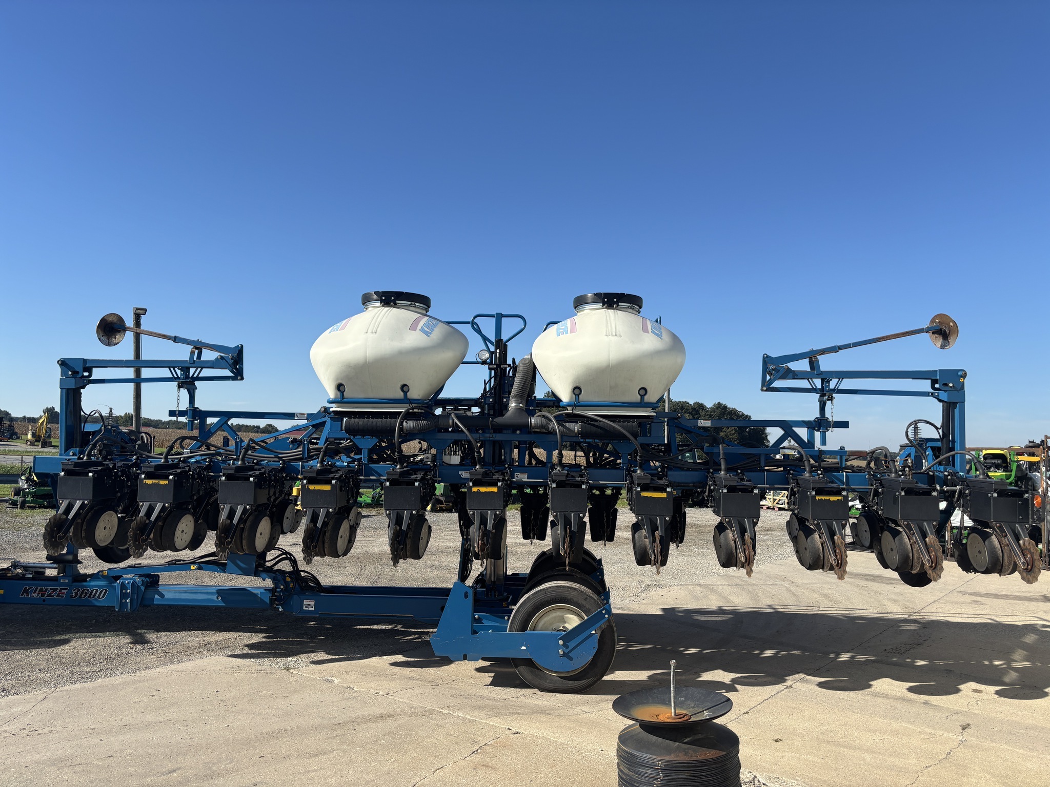 2012 Kinze 3600 ASD Planter