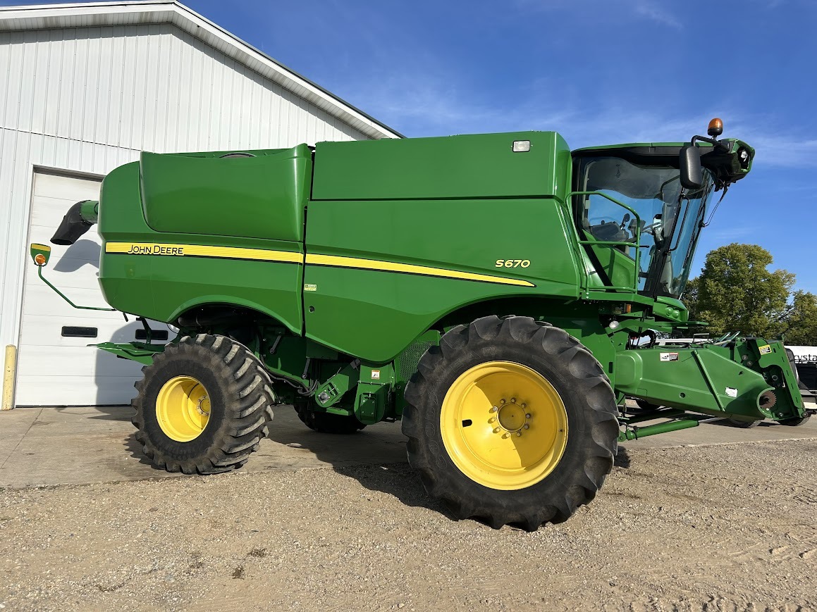 2012 John Deere S670 Combine