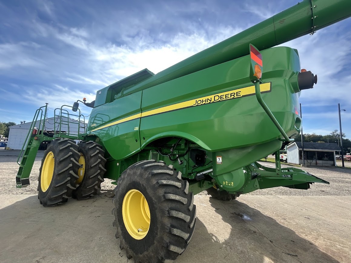 2012 John Deere S670 Combine